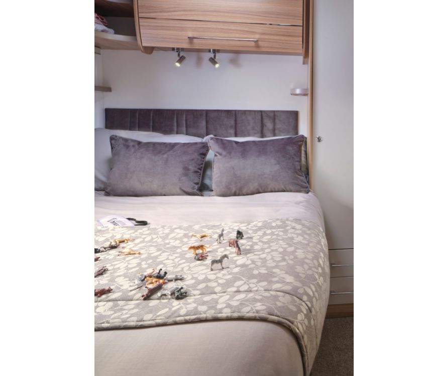 An image of Bailey Pegasus Grande GT75 French Bed Bedding Set - Amersham