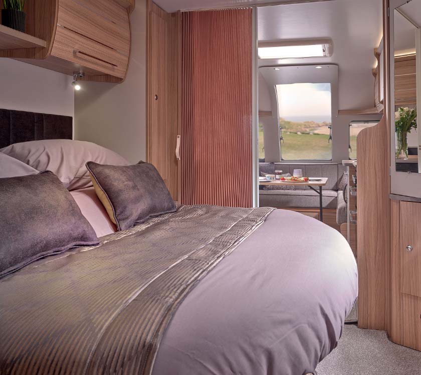 An image of Bailey Pegasus Grande GT75 Island Bed Bedding set - Hatton